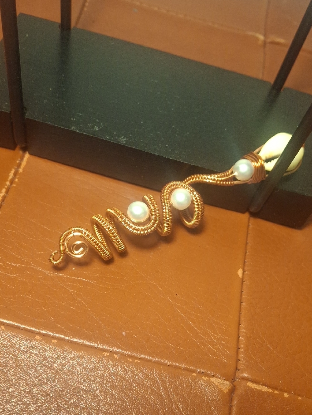 Gold Wire Spiral Finger Ornament Or?